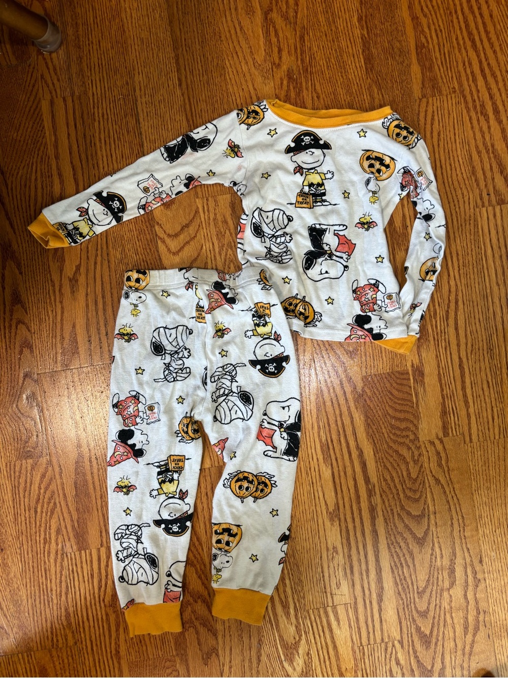 Peanuts Charlie Brown Snoopy Halloween pajamas 3T
